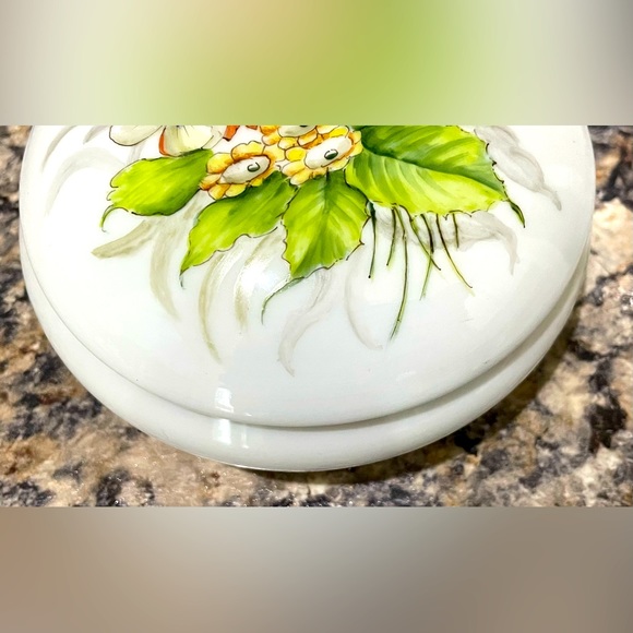 Signed Hand Painted Limoges Antique Porcelain Powder Trinket Box Wow! - Picture 3 of 6